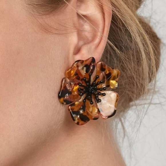 NWT Tortoiseshell + Gold Flower Earrings - Picture 1 of 3